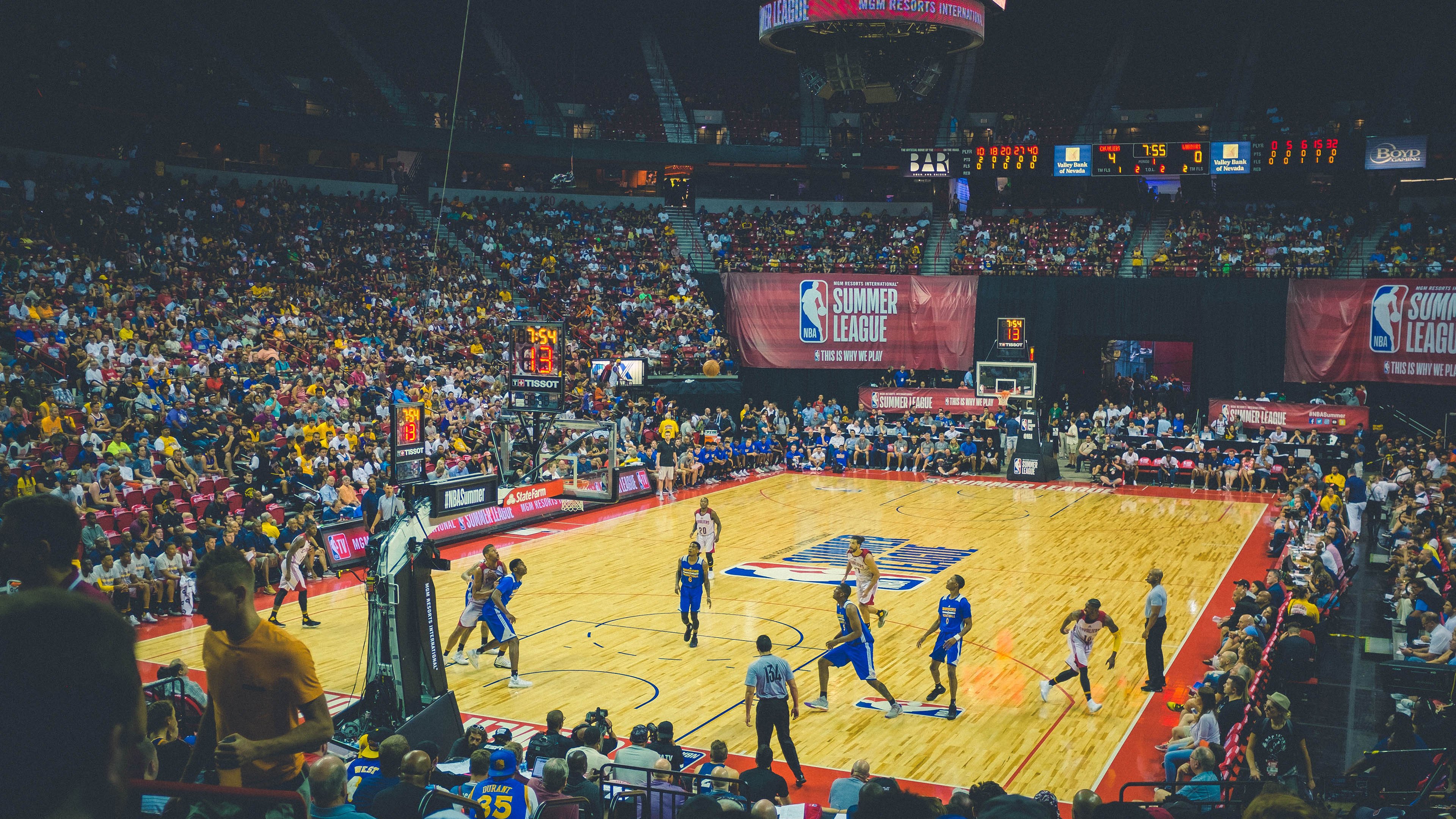 胡志明市马拉松：本地跑者刷新纪录，赛事精彩纷呈，胡志明市贴吧